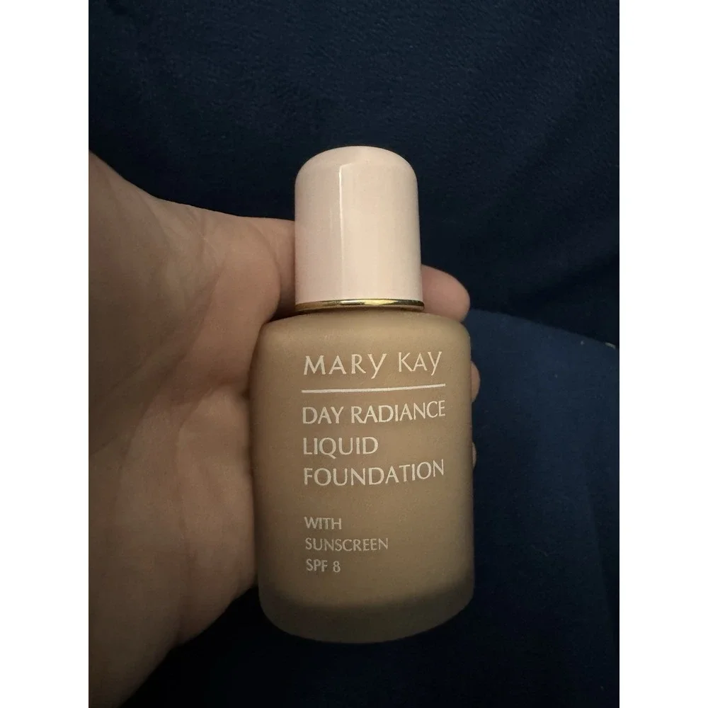 NIB! Mary Kay DELICATE BEIGE Day Radiance Liquid Foundation W/SPF 8 Item #6327